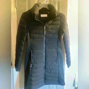 Ladies Calvin Klein puffed coat with hood in black.